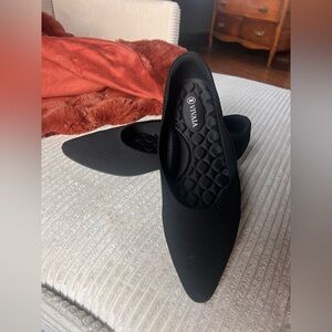 Vivaia size 9 lightweight pointed ballet flats (aria walker)